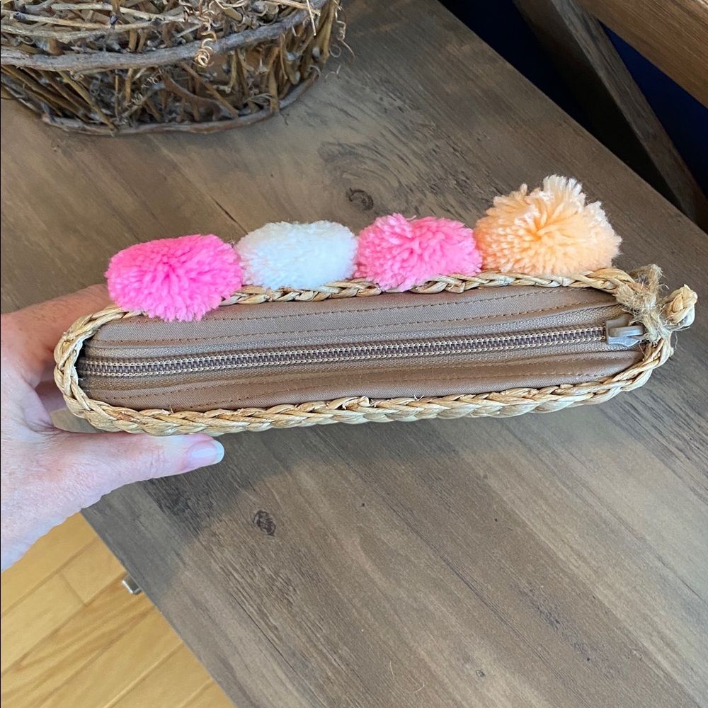 Pom Pom Straw Clutch - Picture 3 of 5